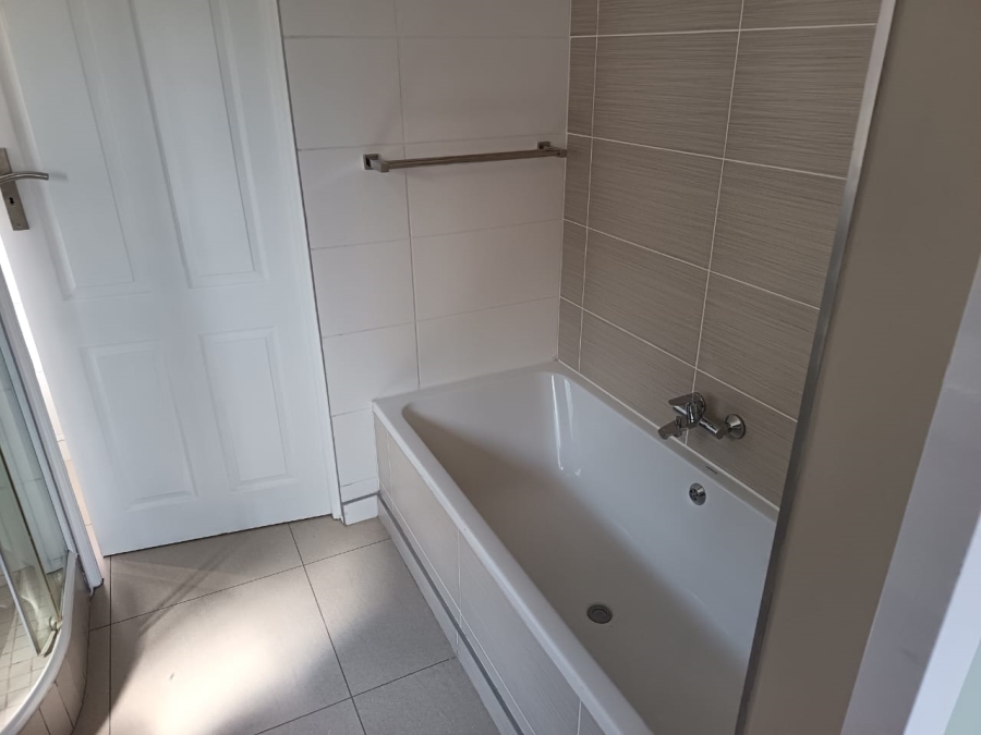 To Let 3 Bedroom Property for Rent in Somerton Estate Free State